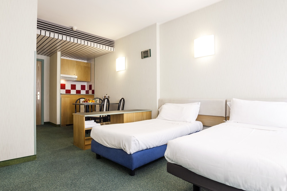 Standard Room, 2 Twin Beds - Photo 2
