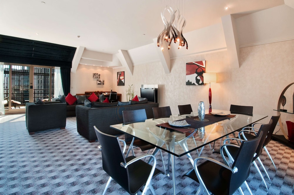 Presidential Suite thumbnail 5