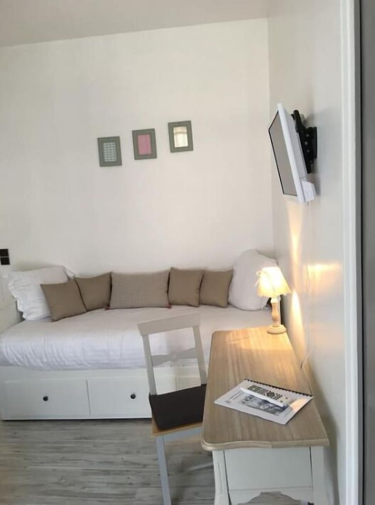 Family Room (Sofa bed) photo 3