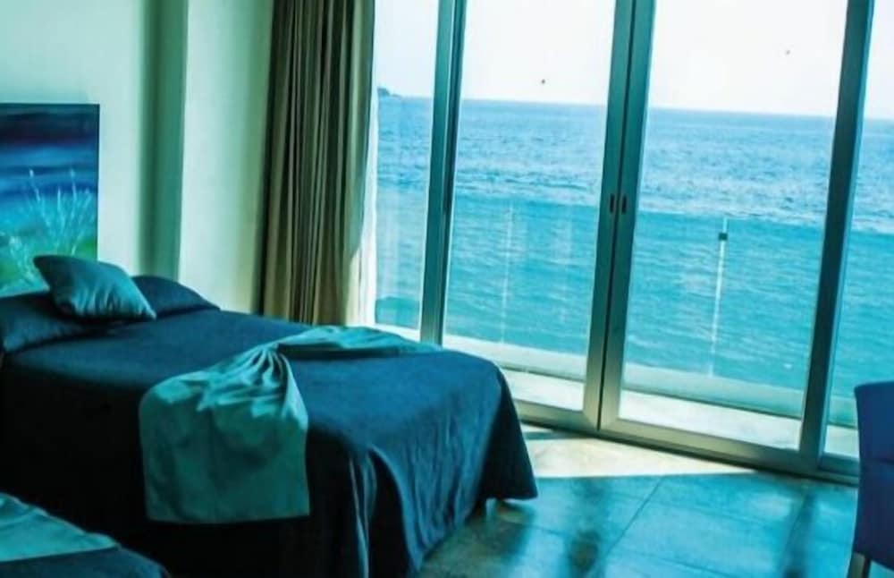 Room, 2 Double Beds, Ocean View photo 1