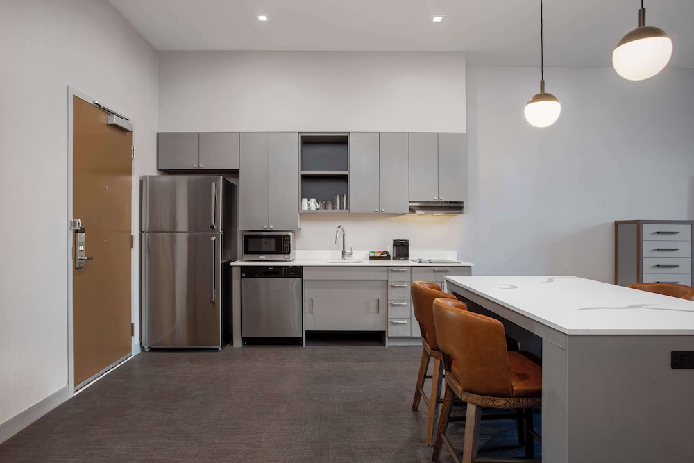 Room, 1 Bedroom, Accessible, Bathtub (Washer & Dryer) - Photo 1
