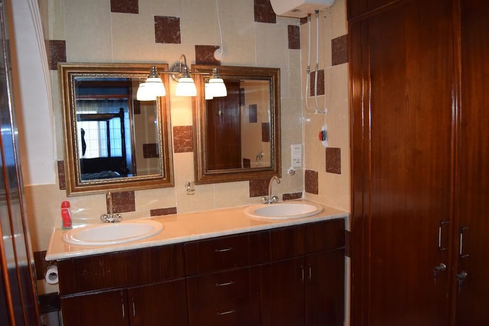 Executive Room, 1 Queen Bed, Bathtub photo 3