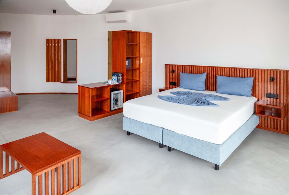 Deluxe Double Room, Partial Sea View photo 3