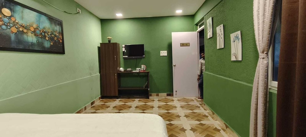 Luxury Double Room, Pets Allowed, Pool View