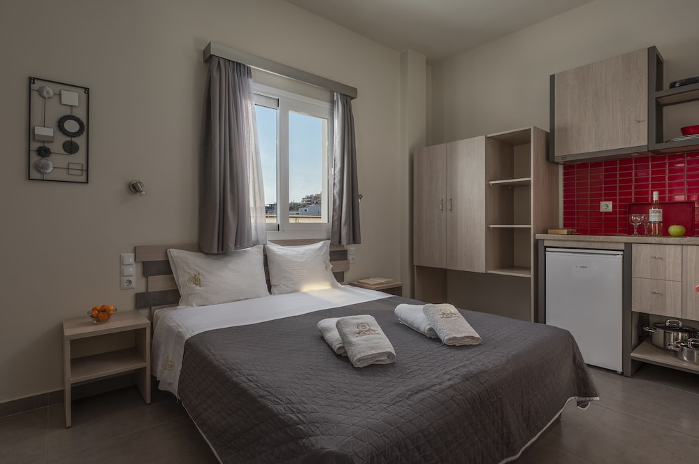Deluxe Double Room - Photo 13