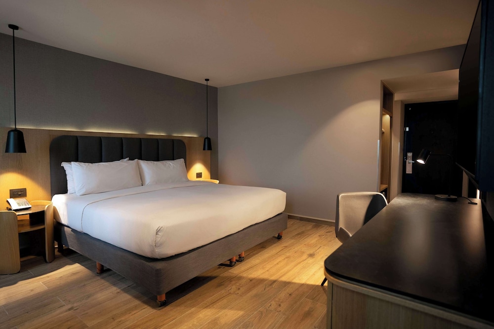 Standard Room, 1 King Bed - Photo 6