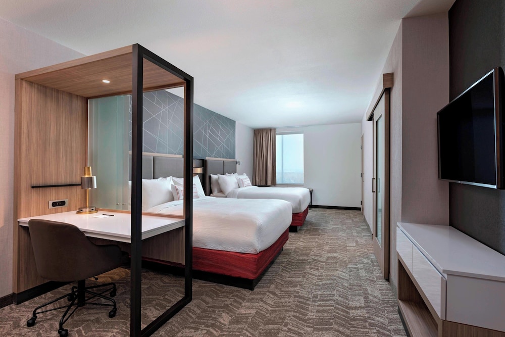 Room, 2 Queen Beds (Mobility Accessible, Roll-In Shower)