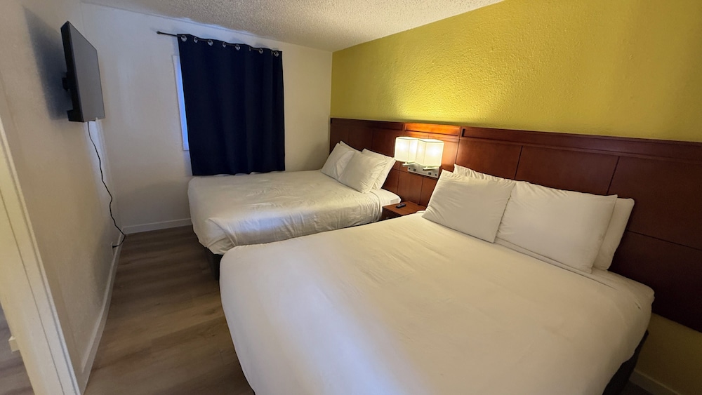 Deluxe Studio Suite, 2 Queen Beds, Non Smoking, Ground Floor photo 1