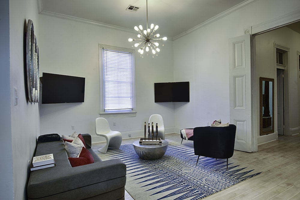Best Location 7BR Next to FR Quarter! By YouRent, Foto 5