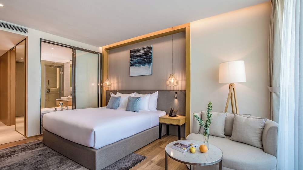 Deluxe Room, 1 King Bed, Ocean View - Photo 2