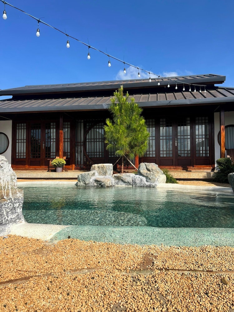 Luxury Townhome, Pool View photo 3
