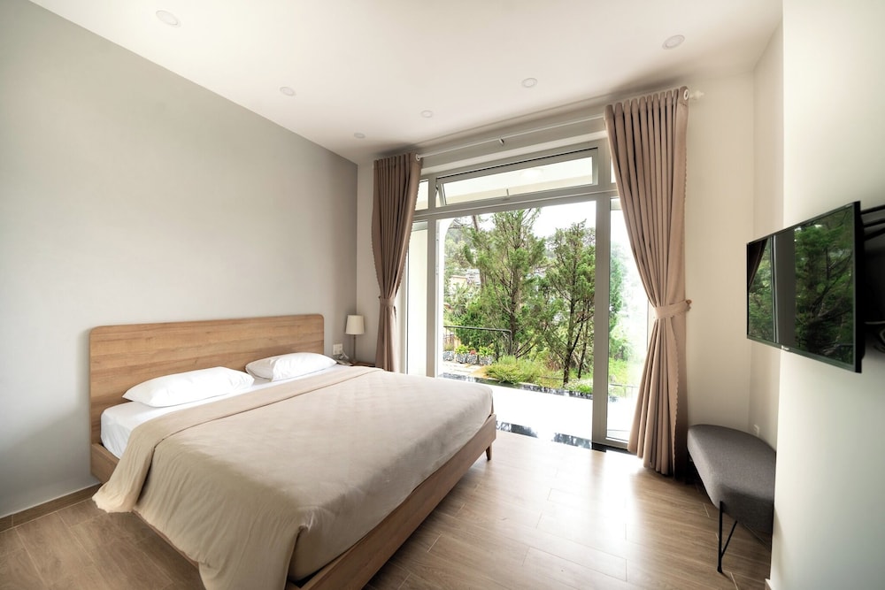 Double Room, Hill View