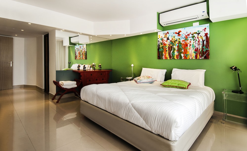 Shoshana Suite