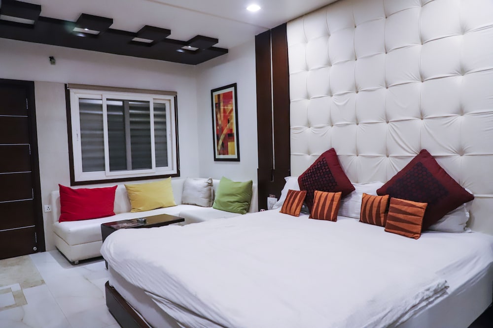Premium Double Room, 1 King Bed, Non Smoking photo 3