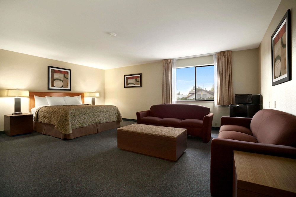Studio Suite, 1 King Bed, Non Smoking photo 1