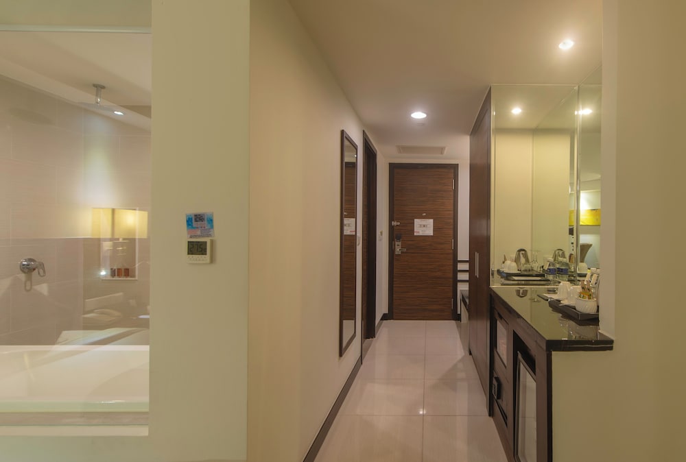 Deluxe Twin Room, City View photo 3