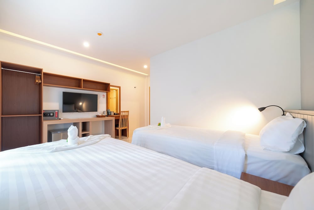 Deluxe Twin Room, Balcony photo 2