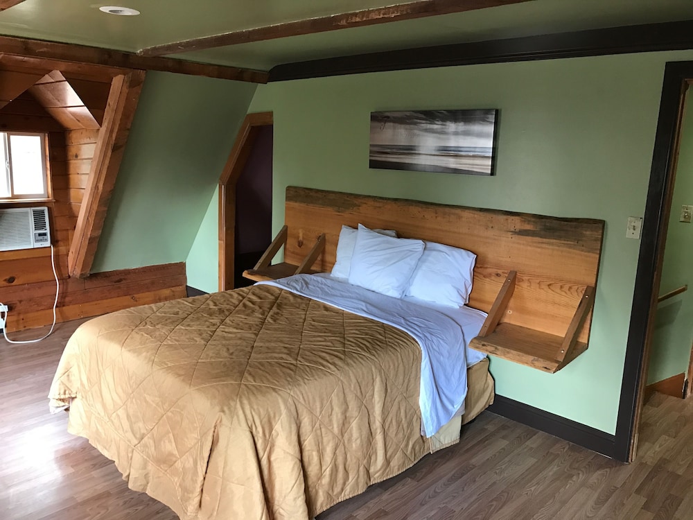 Ponderosa Log House photo 1