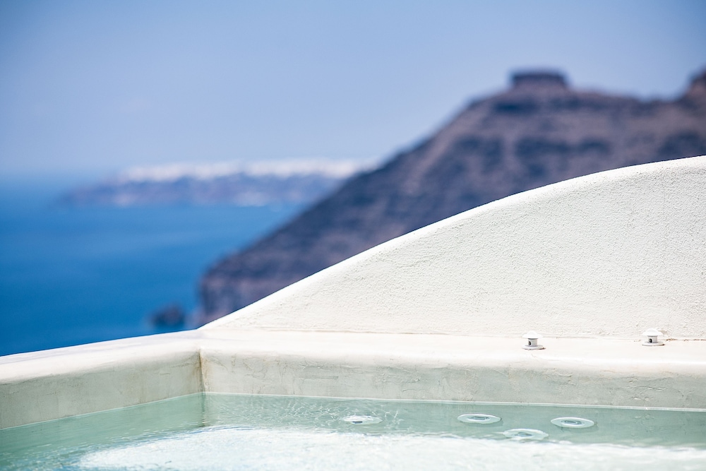 Pantelia Suite Caldera View (Hot tub) - Photo 2