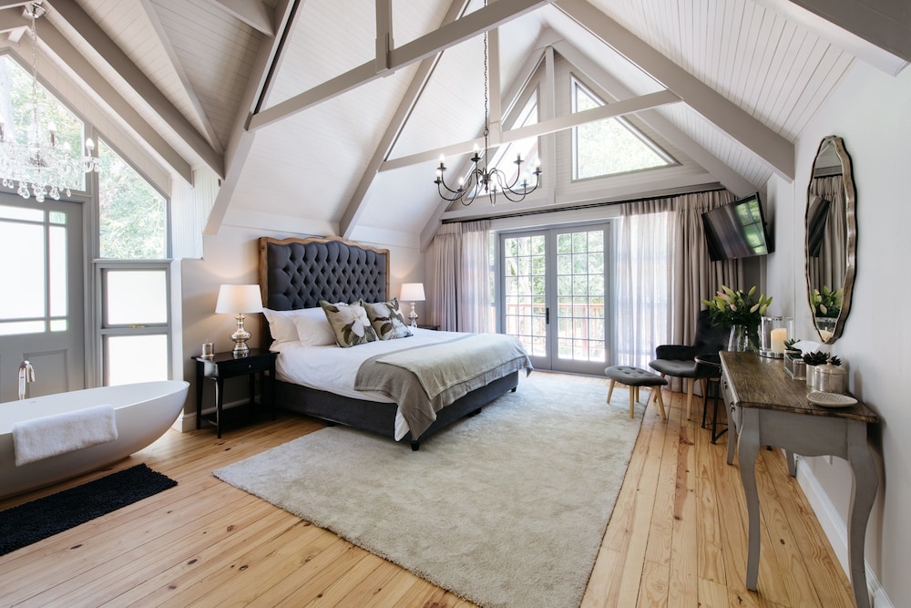Honeymoon Suite photo 1