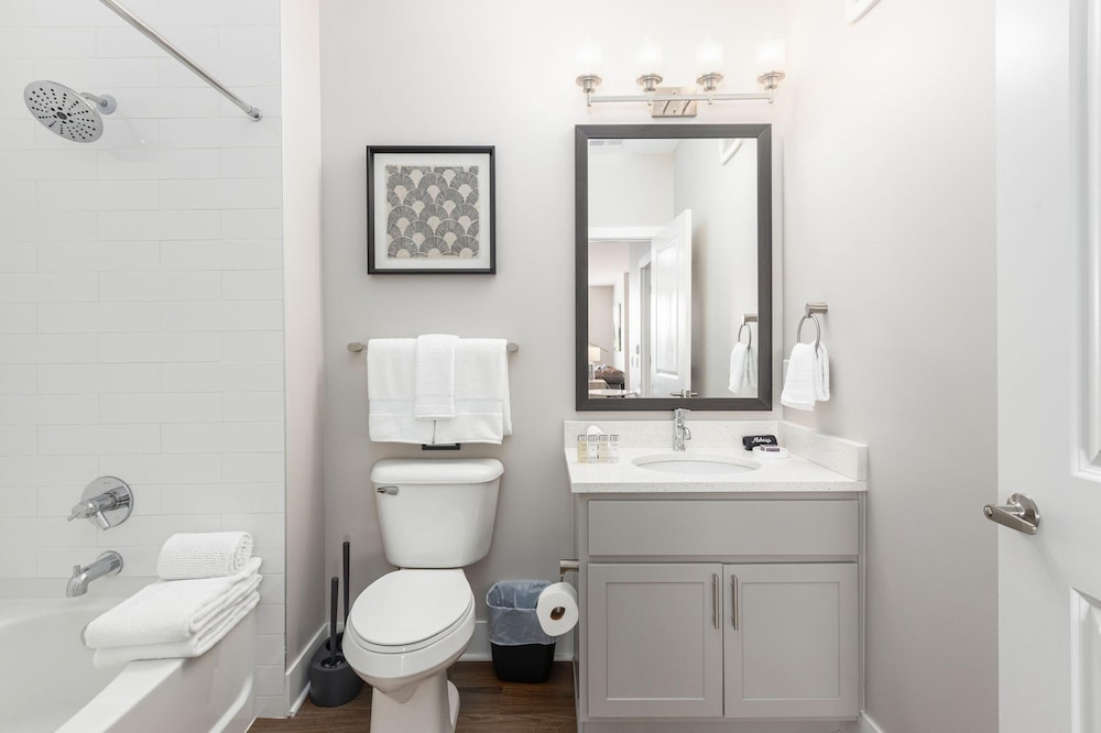 Downtown Luxury - Top Floor 2BR at Topiary Park, 写真 33