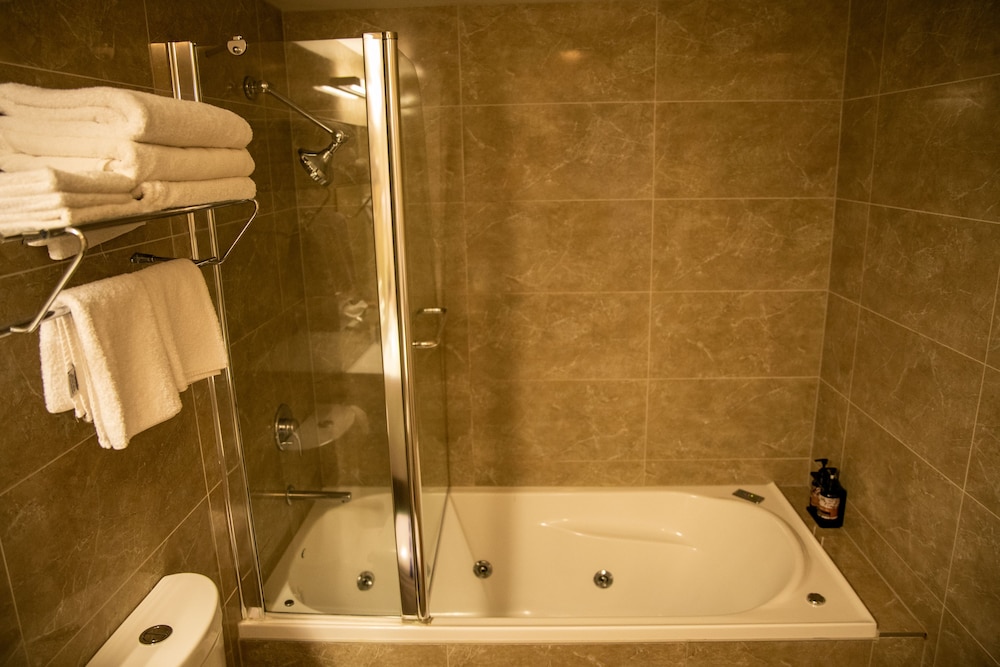 Romantic Spa Suite thumbnail 6