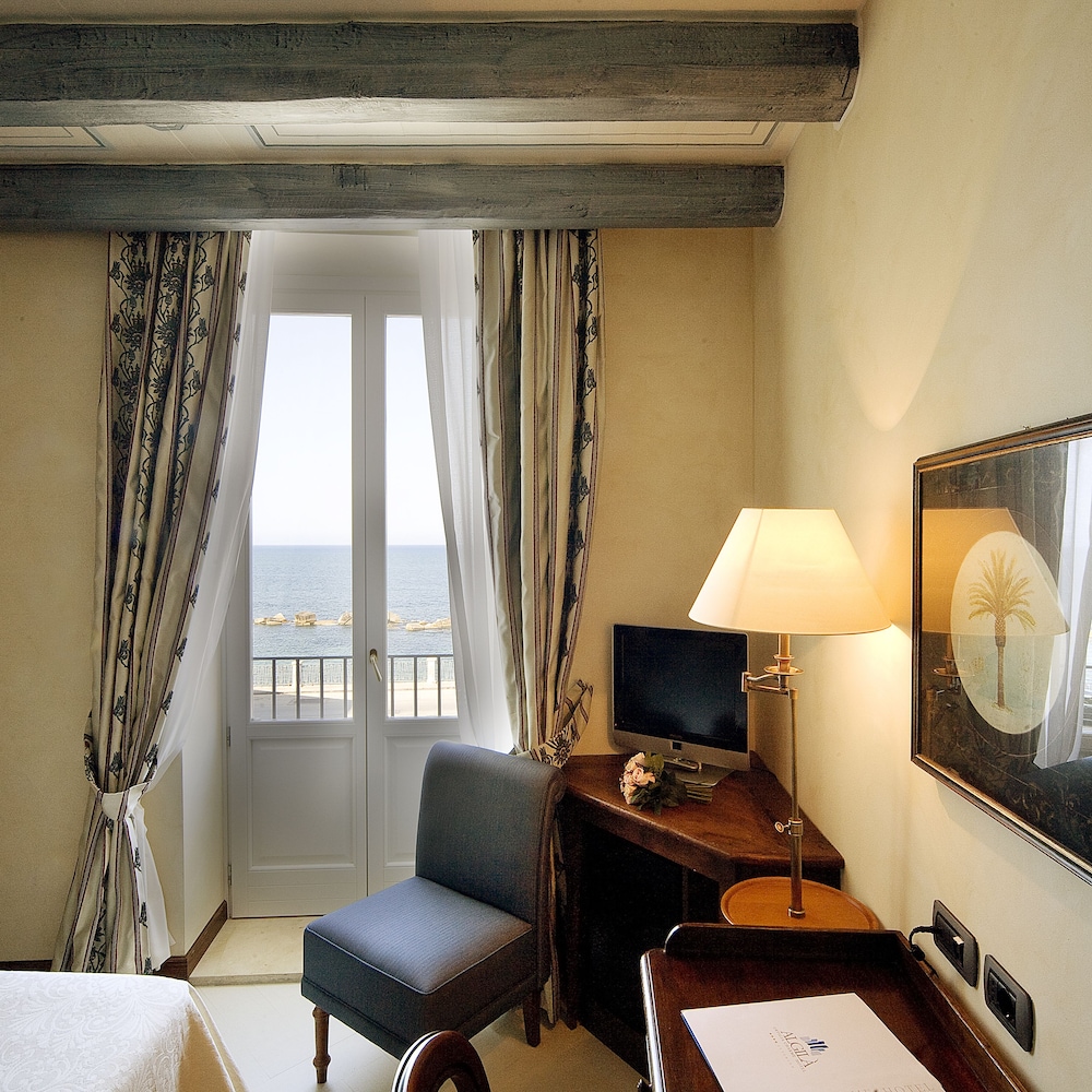 Classic Double Room Single Use, Sea View - Photo 2