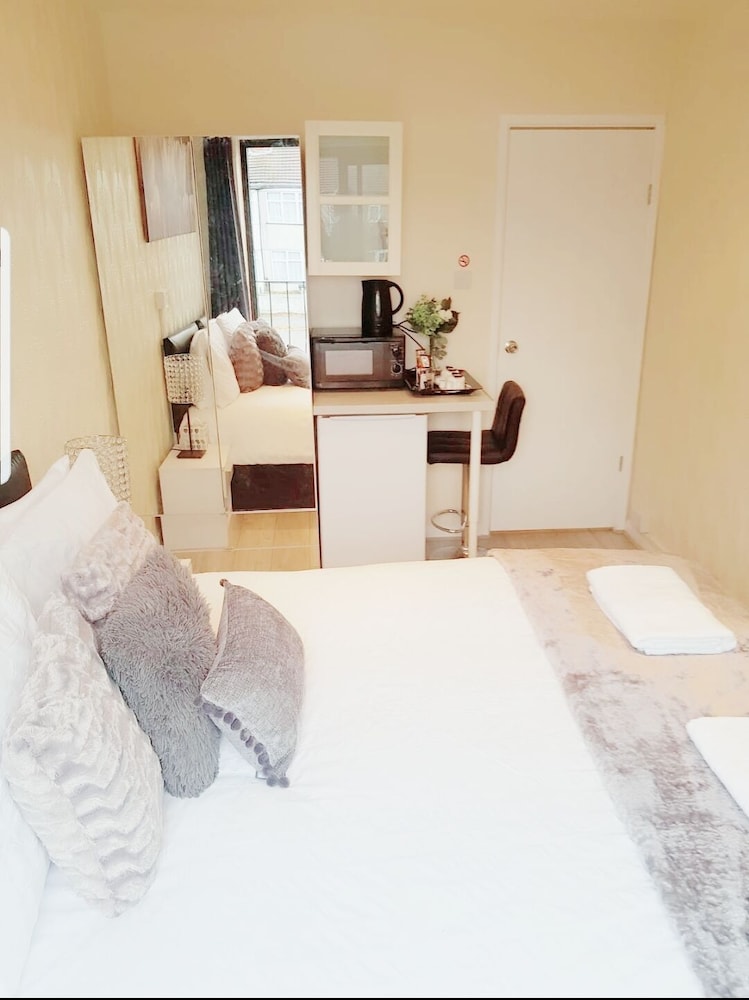 Classic Double or Twin Room, Shared Bathroom photo 3