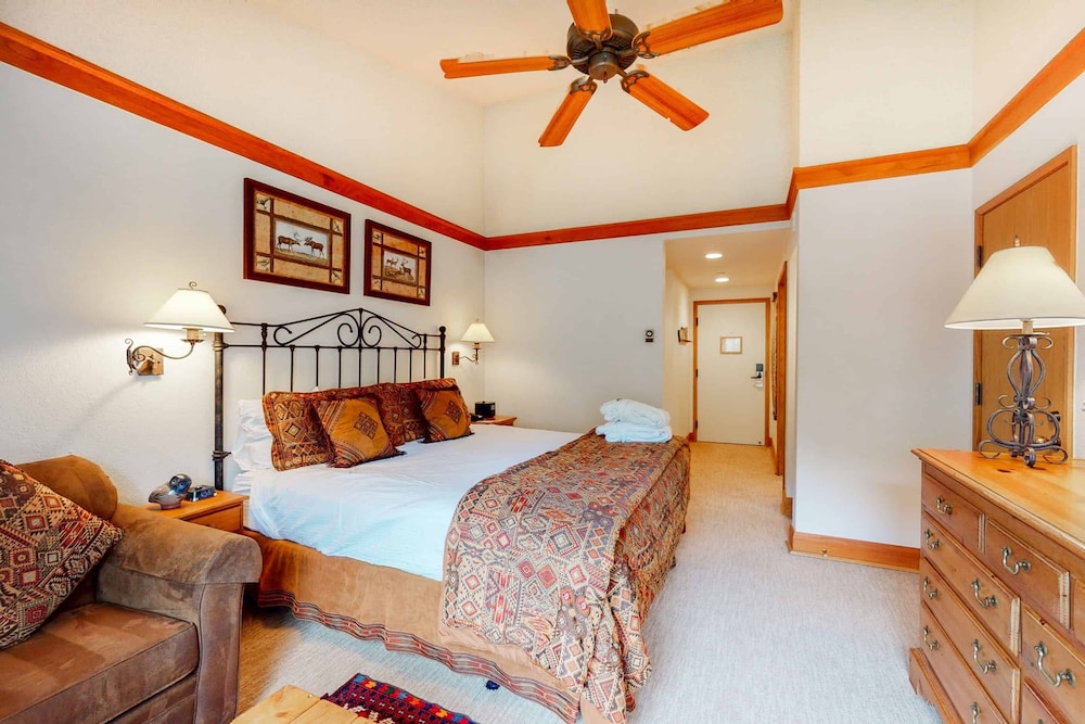 Junior Room, 1 King Bed (Standard Room With King Bed)