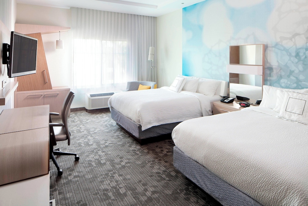 Deluxe Room, 2 Queen Beds, Balcony