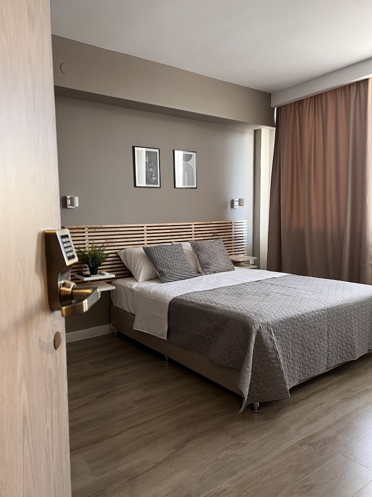 Premier Room (2 guests)