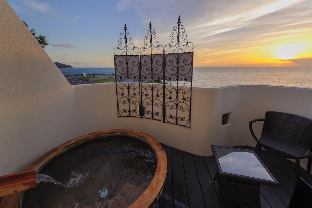 3F Twin Room with Hot Spring Open-Air Bath (Meal in guest room), Pet Friendly, Non Smoking - Photo 3