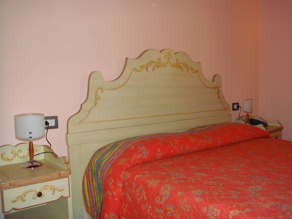Standard Double or Twin Room, Ensuite photo 1