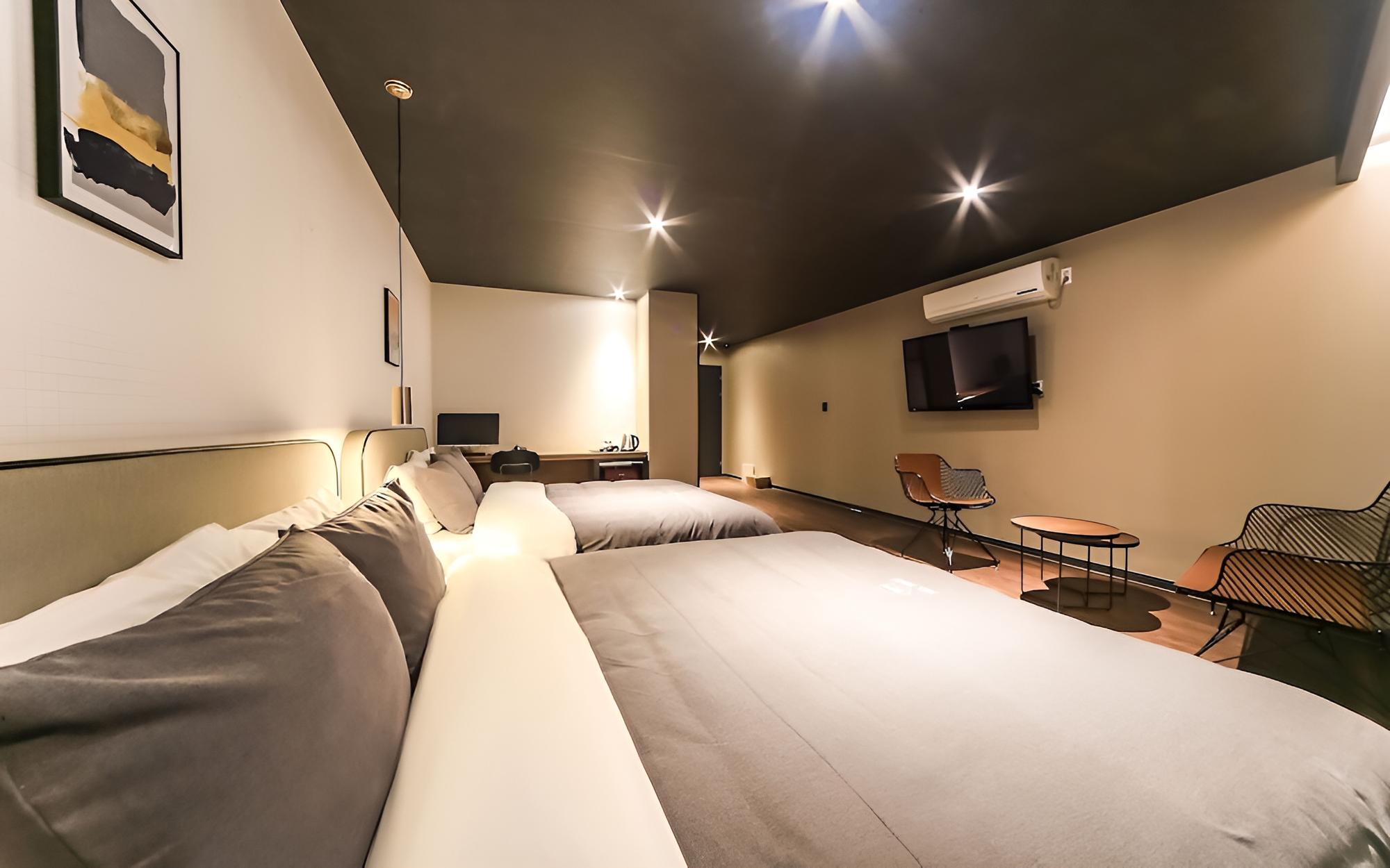 Room (VIP Twin (Free Netflix Watching (Bath) - Photo 5