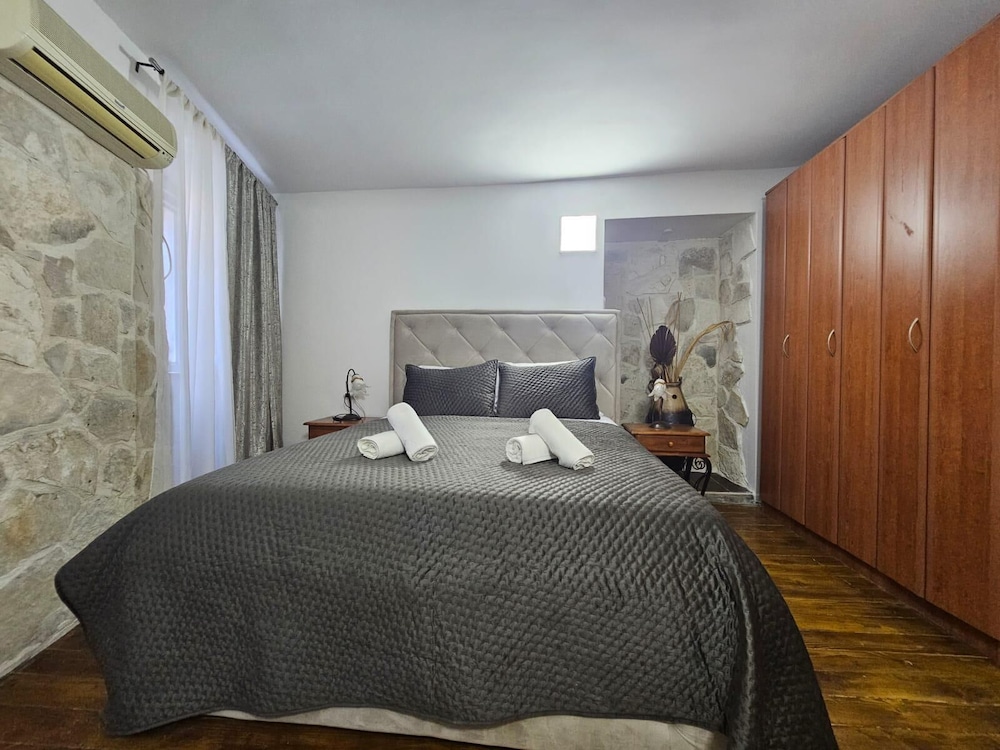 Superior Condo, City View