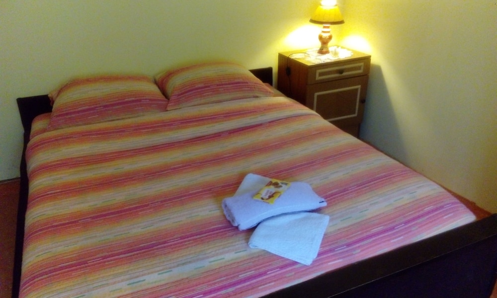 Economy Triple Room, Multiple Beds photo 3