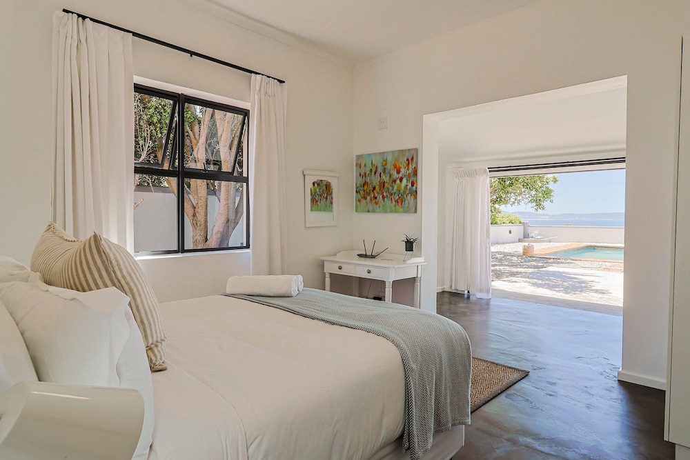 Exclusive House, Sea Facing photo 1