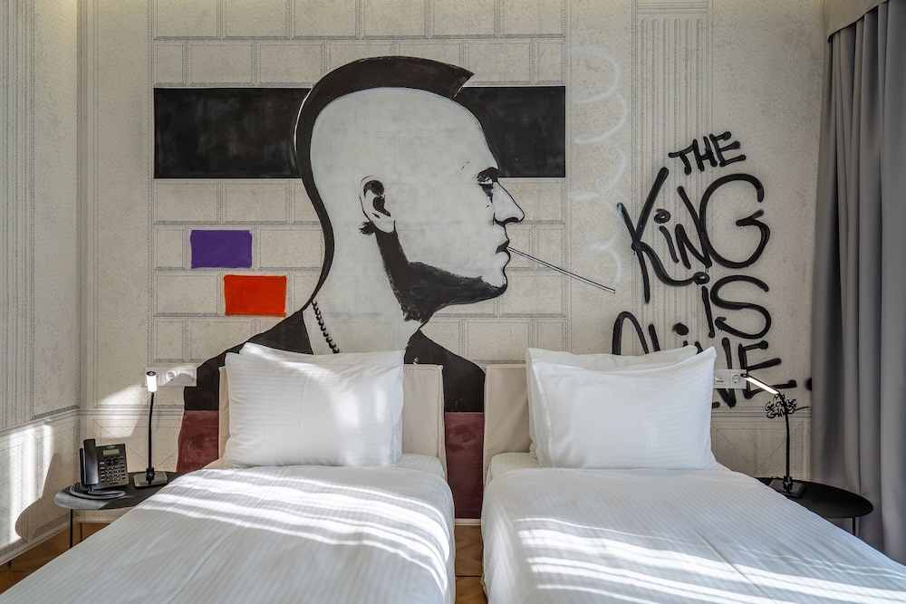 Standard Twin Room - Photo 10