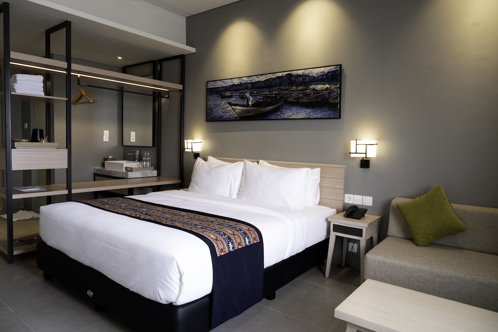 Deluxe Double Room, 1 King Bed, Non Smoking, Ocean View - Photo 2