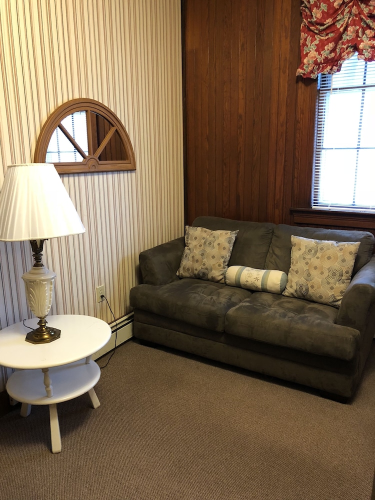 Family Suite, 1 King Bed with Sofa bed, Refrigerator & Microwave (Carriage House Suite 1) photo 3