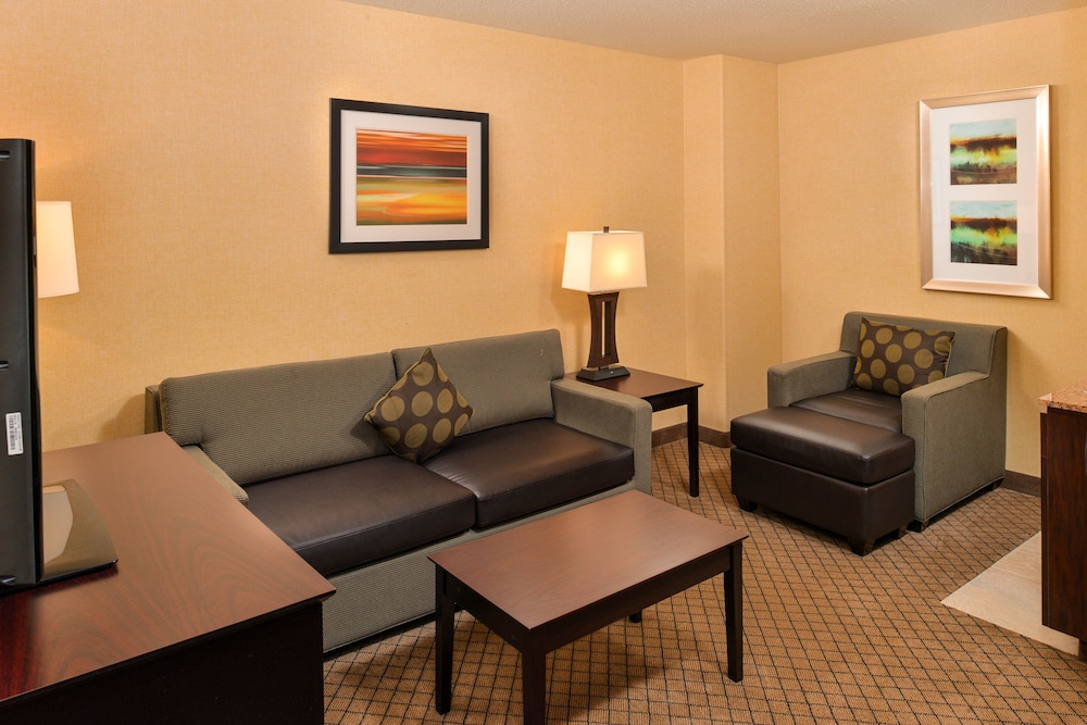 Suite, 1 King Bed with Sofa bed, Corner - Photo 8
