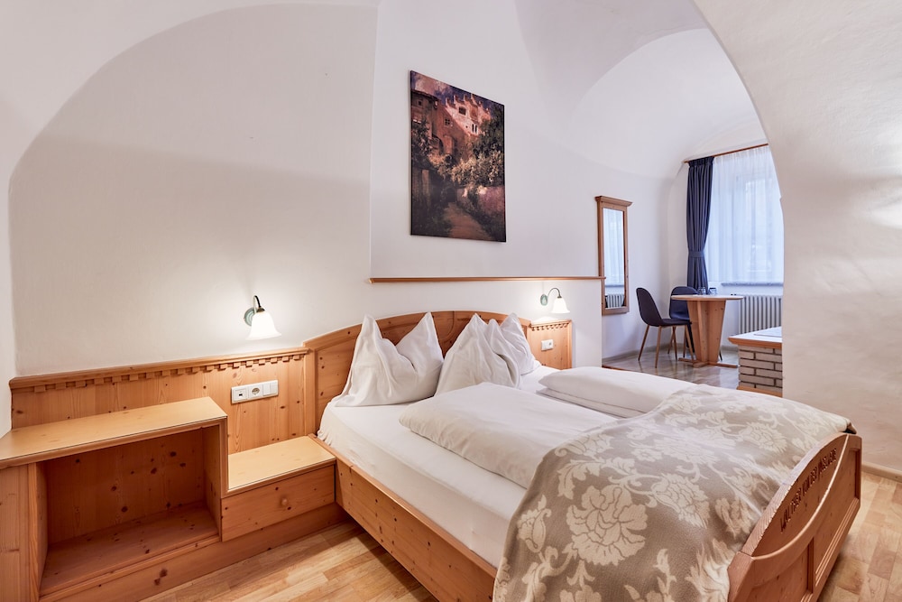 Economy Double Room photo 2