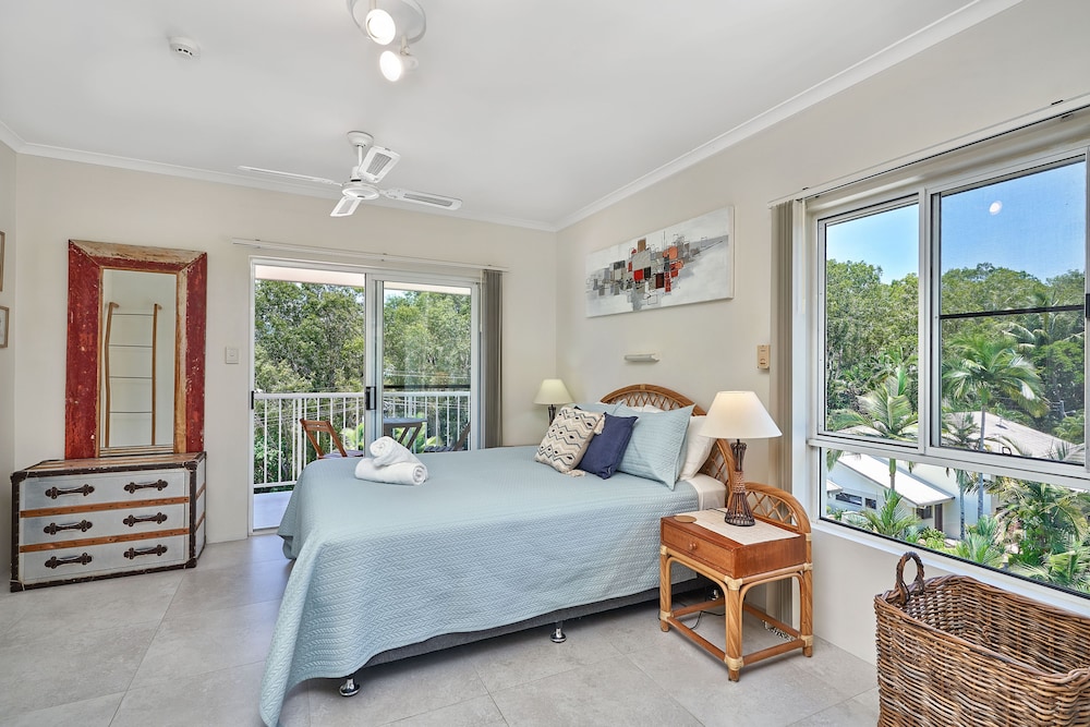 Premium One-Bedroom Queen Apartment with Sofa Bed photo 2