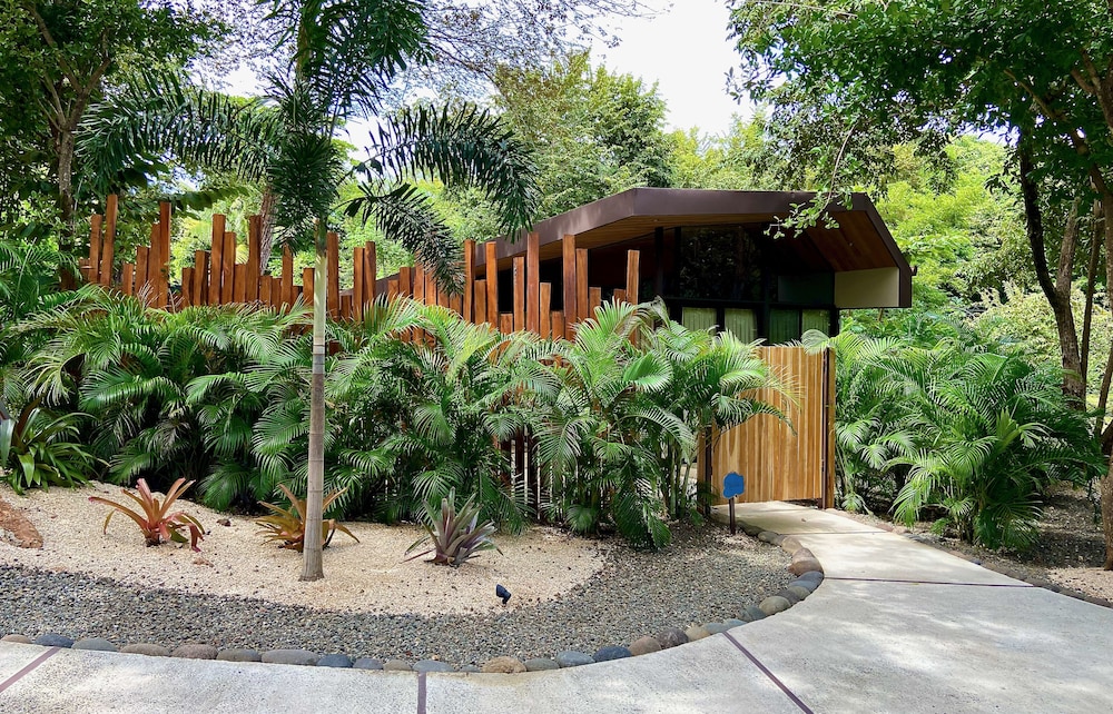 Room, Multiple Beds, Refrigerator, Garden View (Nalu)