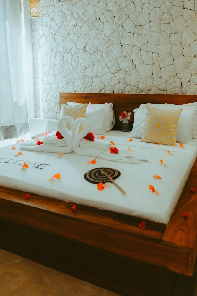 Deluxe Double Room, 1 King Bed, Partial Sea View, Beachfront photo 1