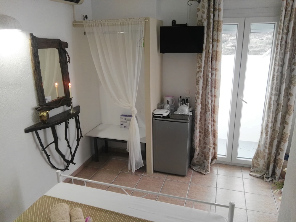 Design Double Room (Sarakiniko) photo 3