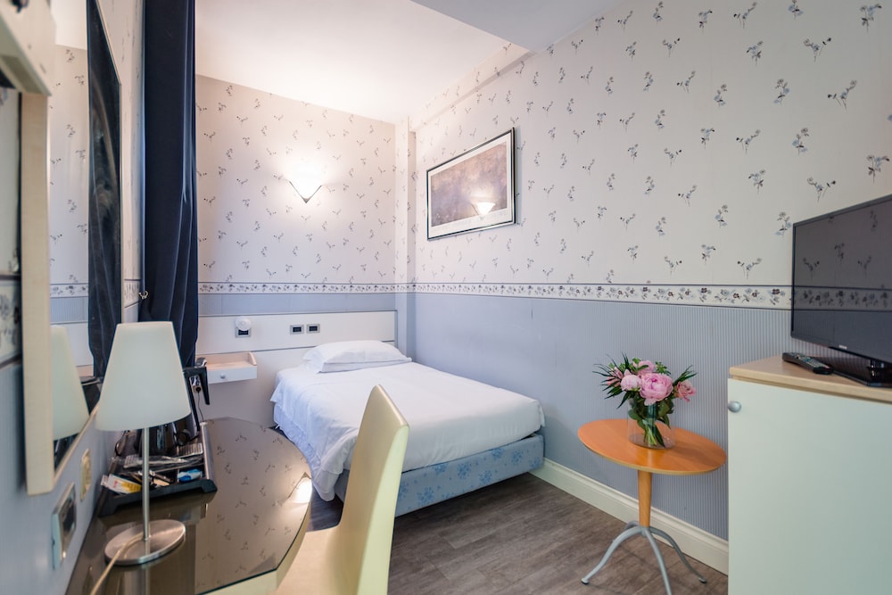 Superior Single Room, 1 Bedroom (Large Single Bed) photo 1