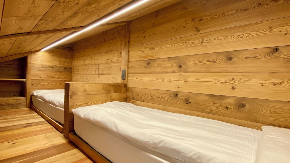 Junior Quadruple Room, Mountain View photo 3
