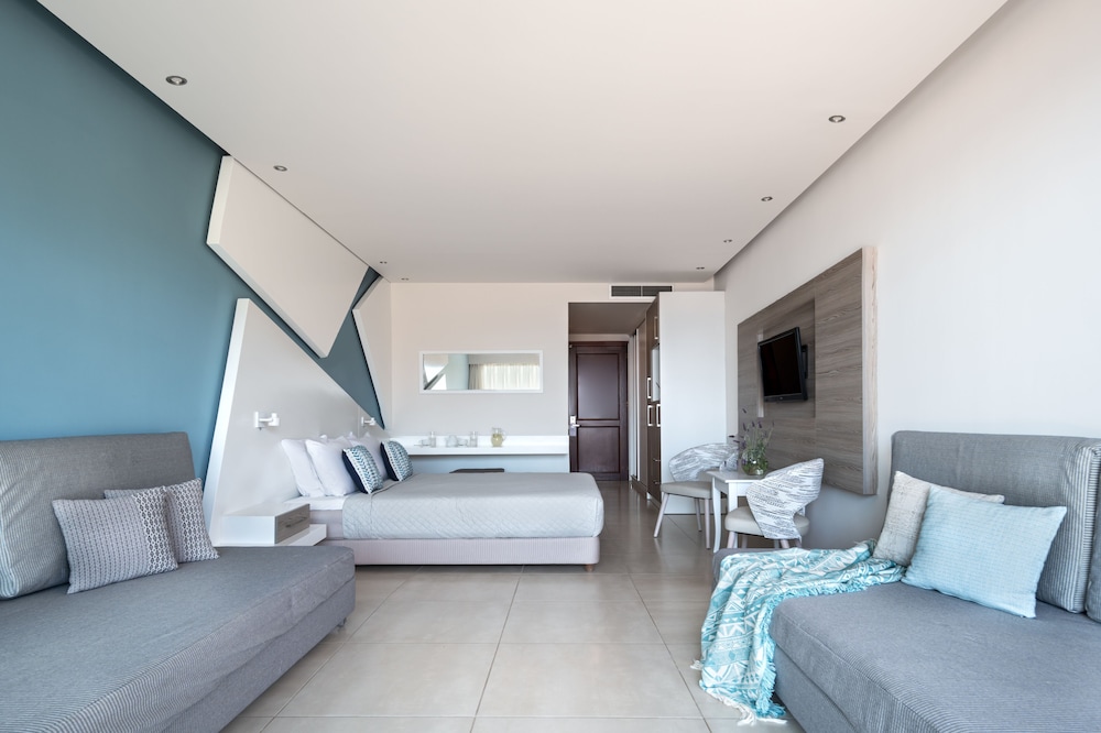 Family Room, Sea View - Photo 3