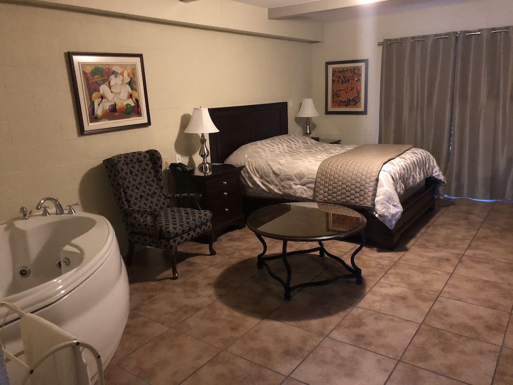 Deluxe Suite, 1 Queen Bed, Accessible, River View photo 1